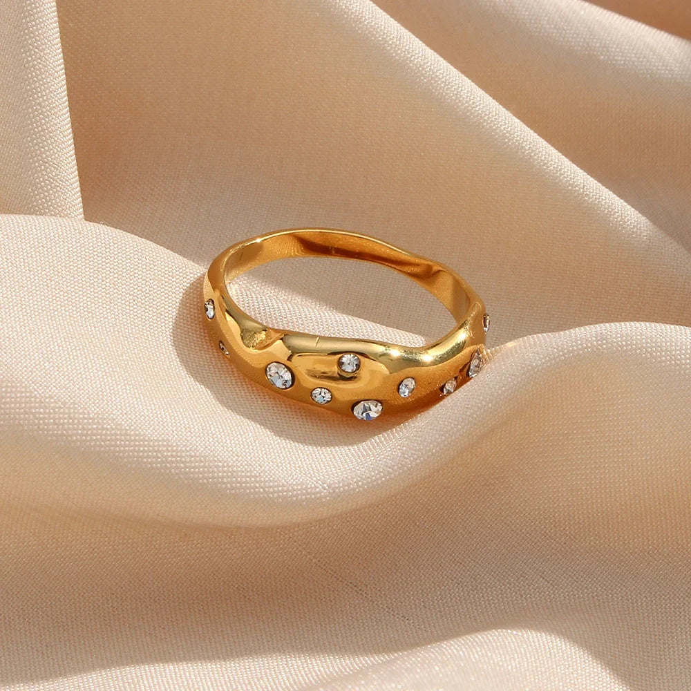 Collins Ring by Louryx