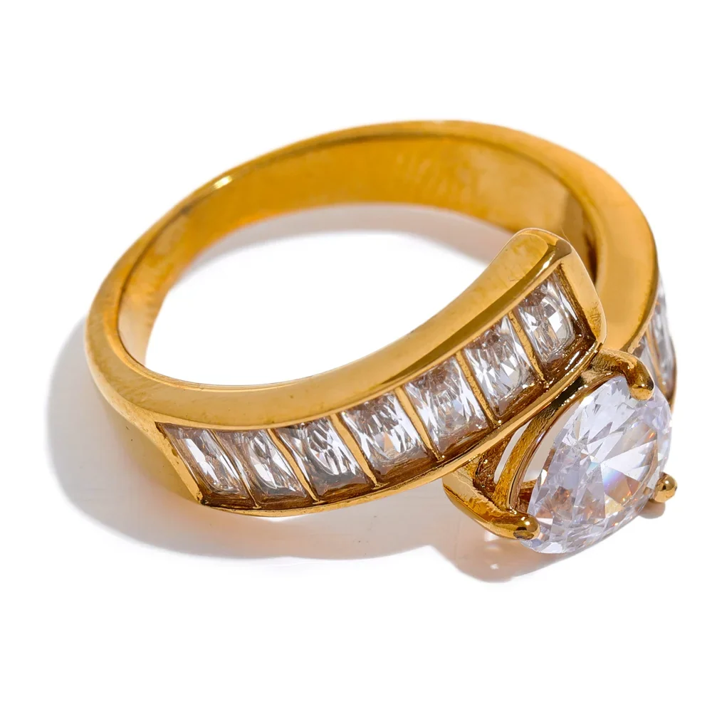 Zainab Ring by Louryx