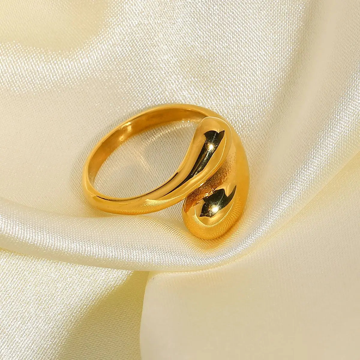 Sariyah Ring by Louryx