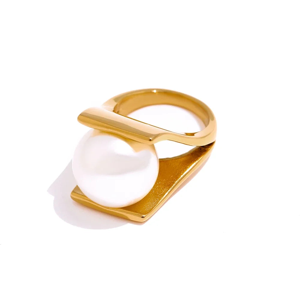 Amaris Ring by Louryx