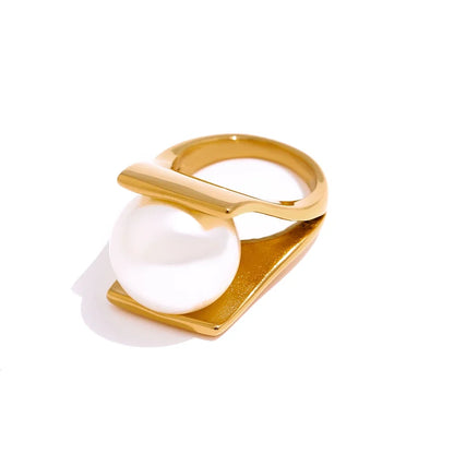 Amaris Ring by Louryx