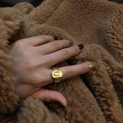 Alessia Ring by Louryx