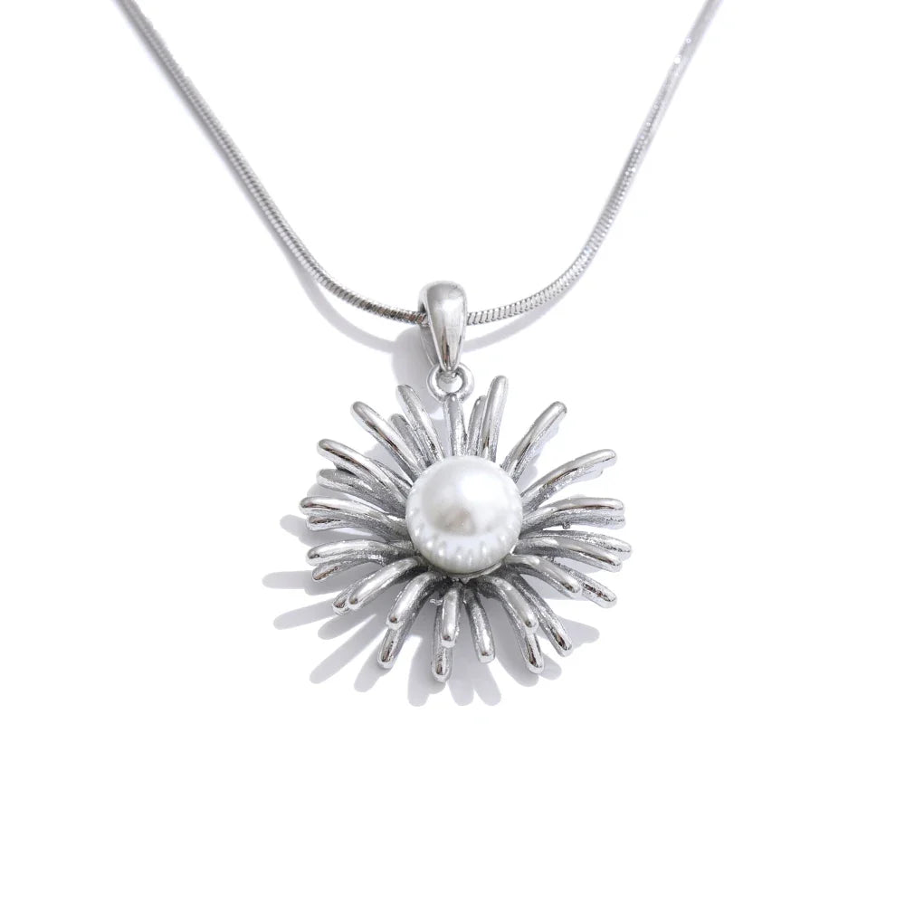 Yamileth Necklace by Louryx