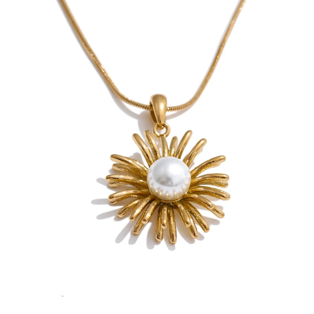 Yamileth Necklace by Louryx