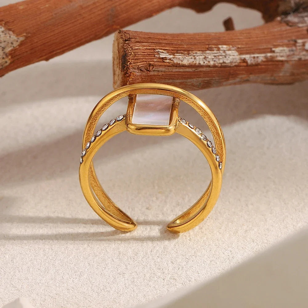 Daisy Ring by Louryx