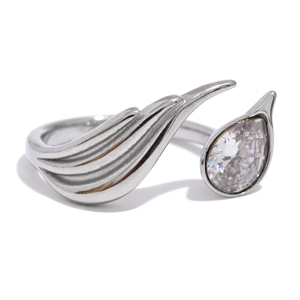 Zora Ring by Louryx