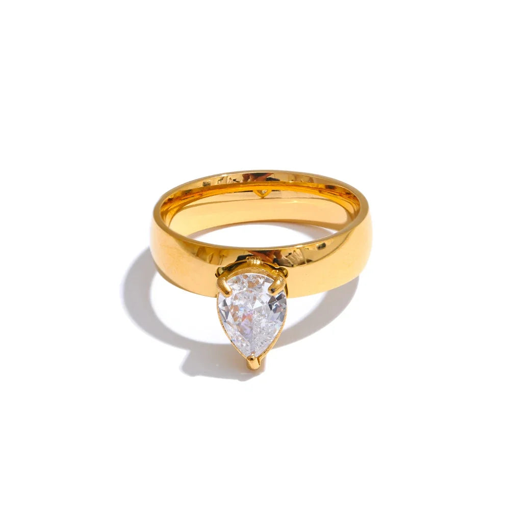 Freyja Ring by Louryx