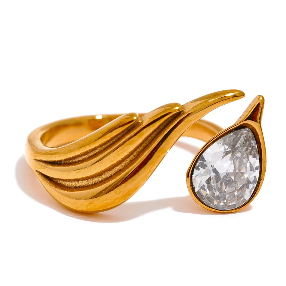 Zora Ring by Louryx
