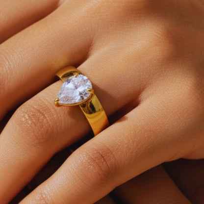 Freyja Ring by Louryx