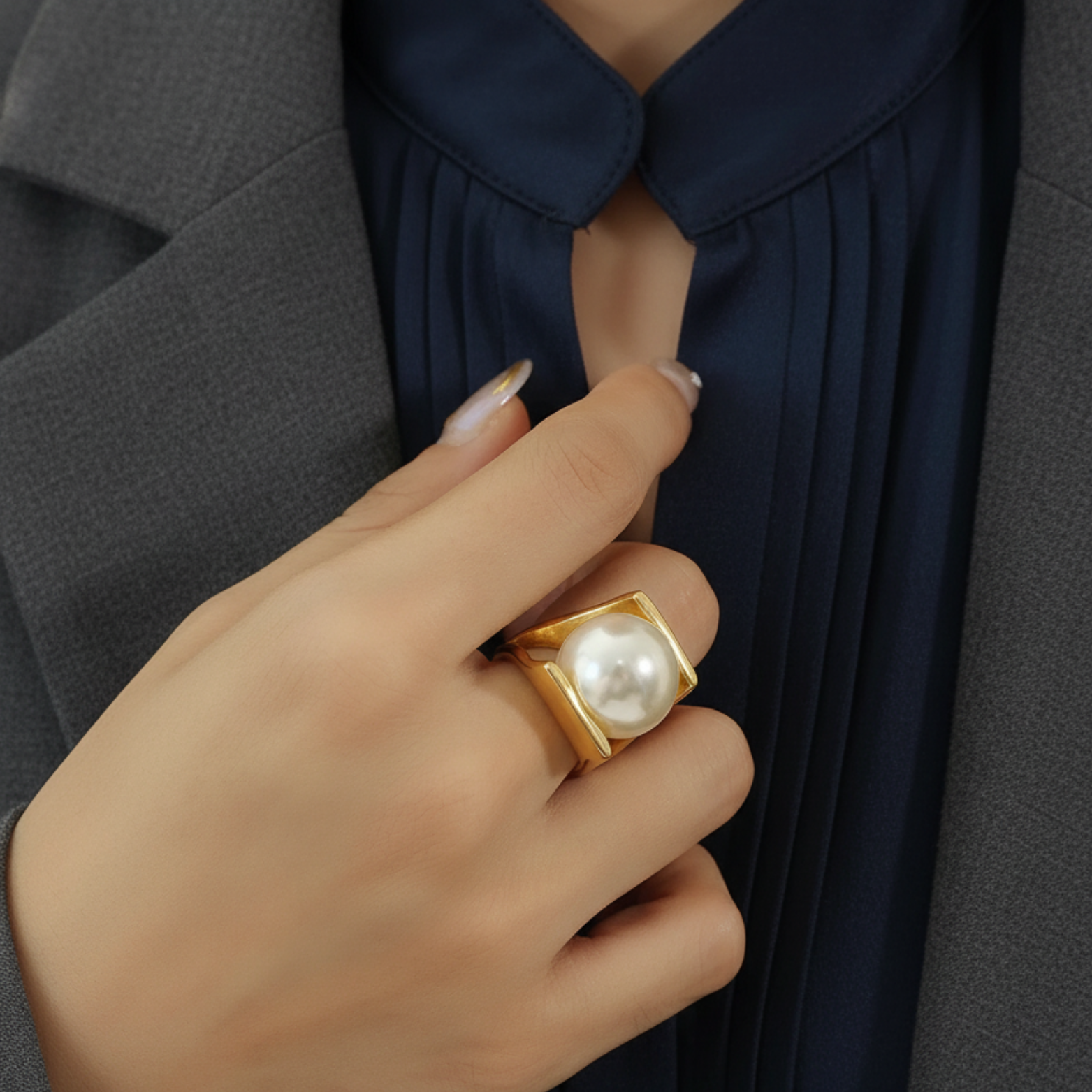 Amaris Ring by Louryx